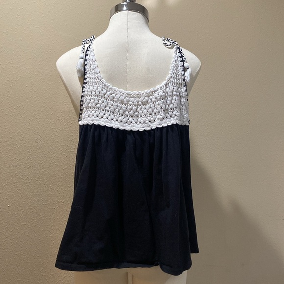 Lucky Brand Crochet Tank in Black and White. Size Large - Picture 3 of 3